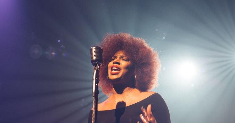 Amelia Barbar serenades audiences with &lsquo;Peaches&rsquo; performance at 2022 Grammys