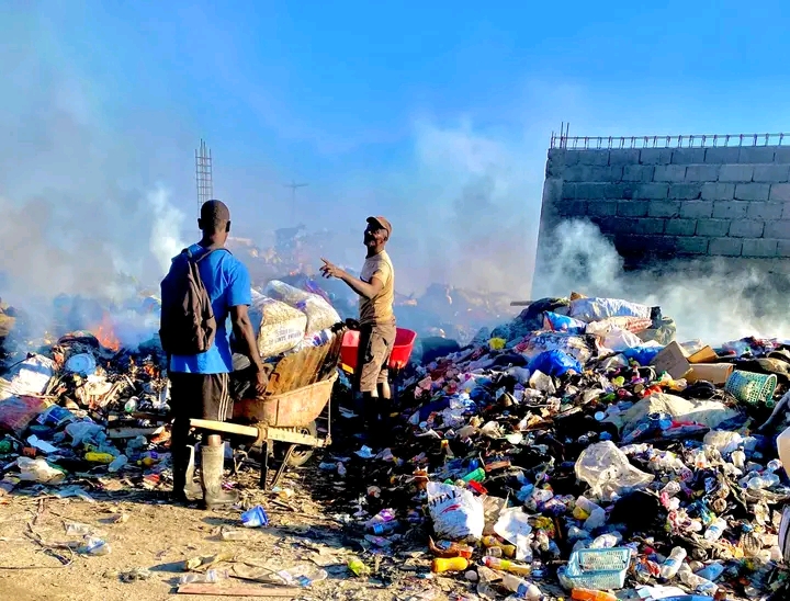 Meri yo abandone : komin yo tounen depo fatra