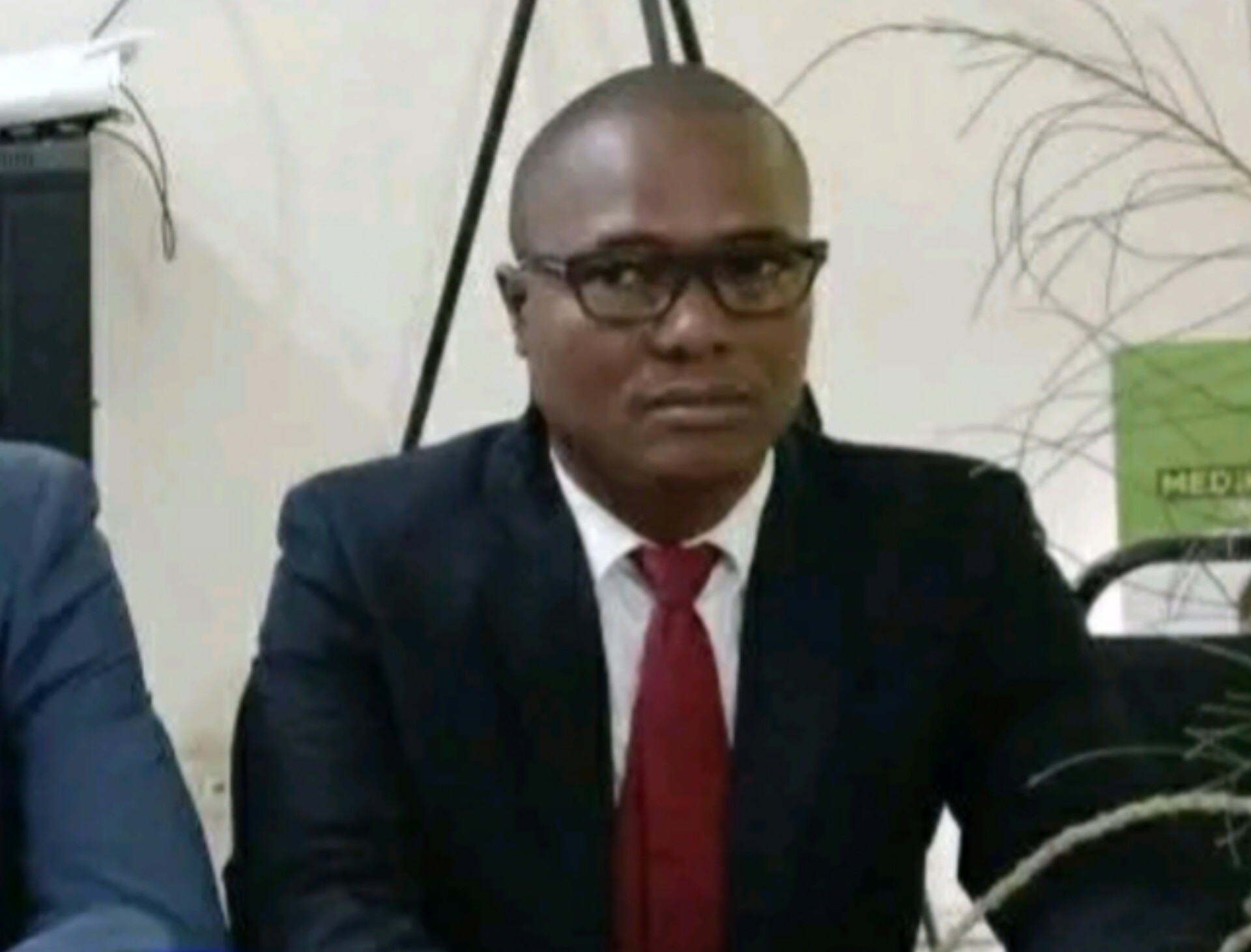 Scandale aux Cayes : Beaufils Perkens révoqué après avoir demandé à une infirmière « souse tete l ak koulout li »